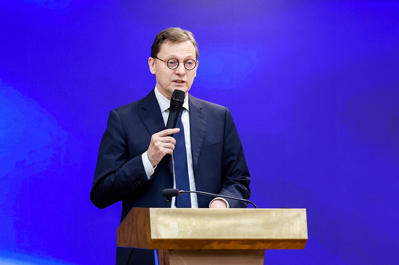 TÜV 莱茵与船政交通学院共建新能源汽车充电储能测试中心启用